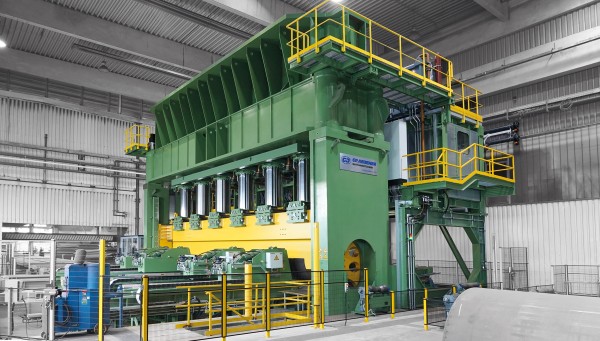 Gräbener Maschinentechnik developed a new pipe bending press for bending slotted pipes and half shells using the step bending method. Photo: Gräbener Maschinentechnik